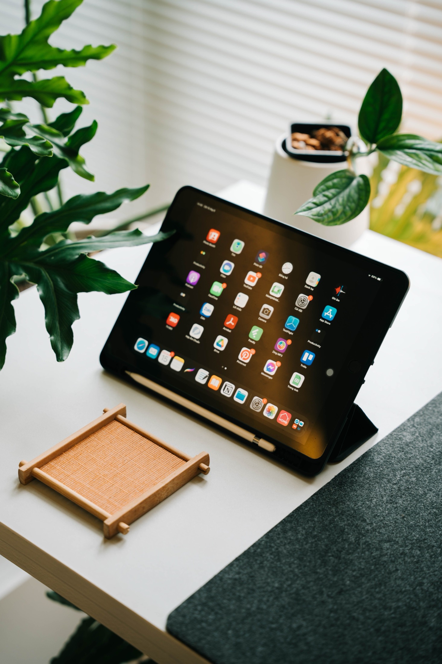 Tablet with connected workspace